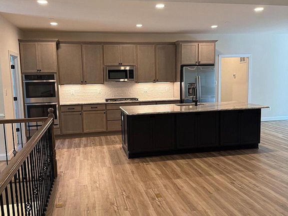 3rd image of 2353 Park Chesapeake Dr
