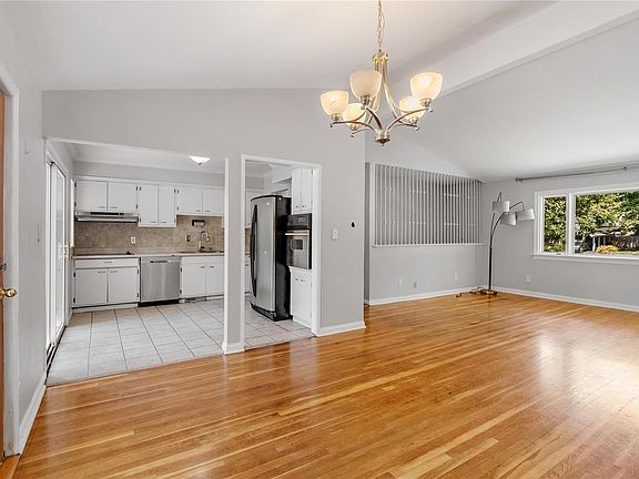 4th image of 609 Hickory Hollow Ln