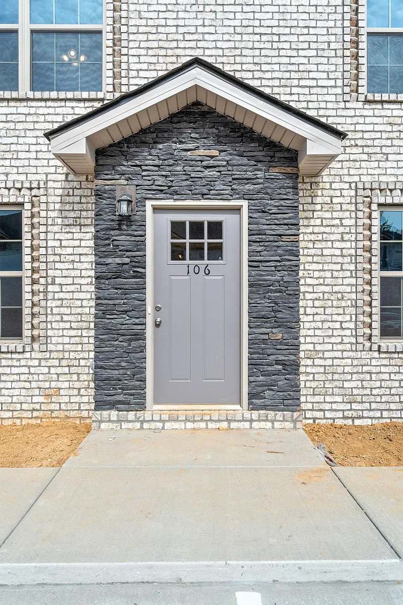Building Photo - Post's Edge
