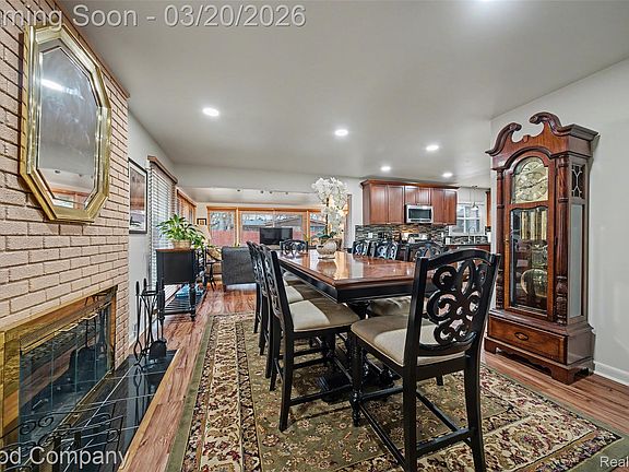 4th image of 29661 Chelmsford Rd