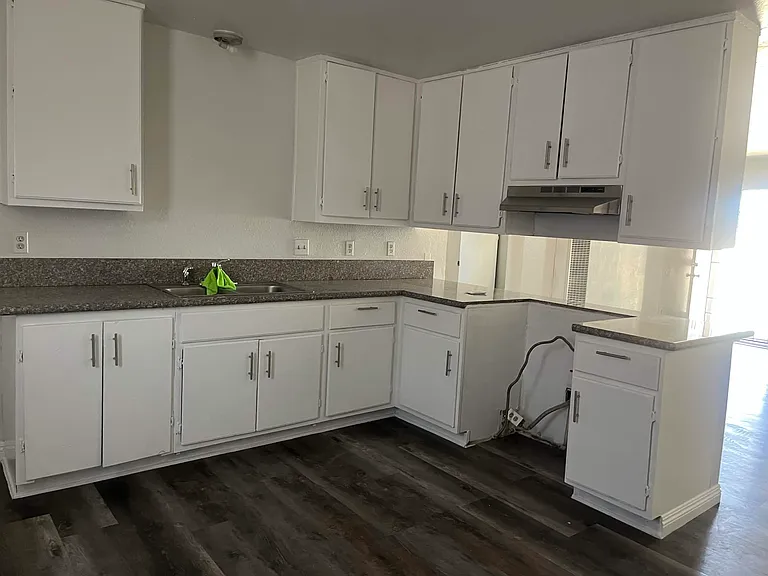 11006 Cortez Ave #B — Photo 5