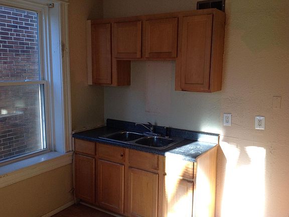 4th image of 550 Eiler St