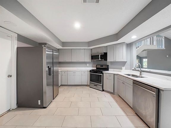 5th image of 3207 S Greenpark Dr