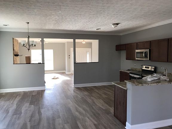 Kitchen/ dining/ family room