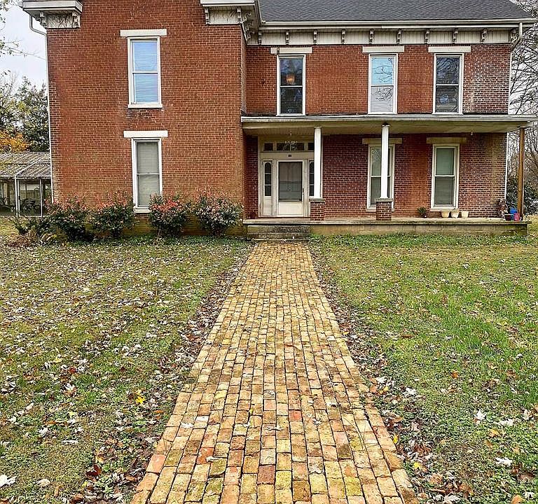 1st image of 400 E Cedar St