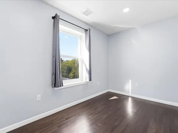 225 Freeman Avenue image 19 of 24