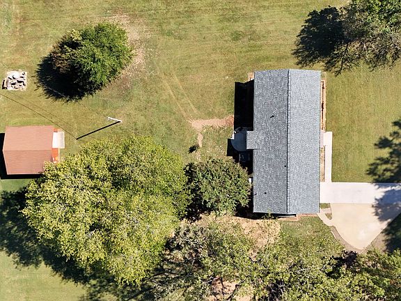 3rd image of 209 Country Club Ln