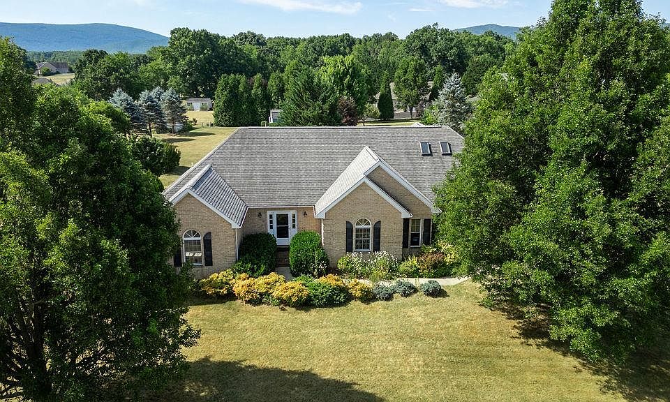 1st image of 246 Hampton Dr