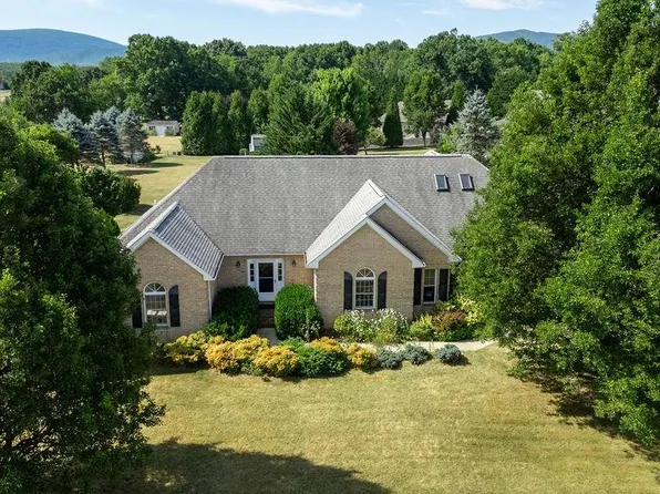 246 Hampton Dr, Stuarts Draft, VA 24477