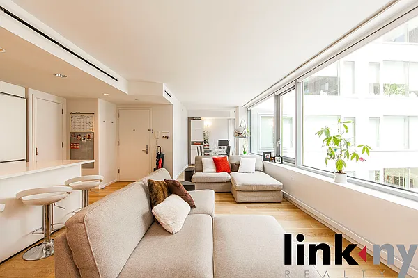 Rented by Link NY Realty | media 55