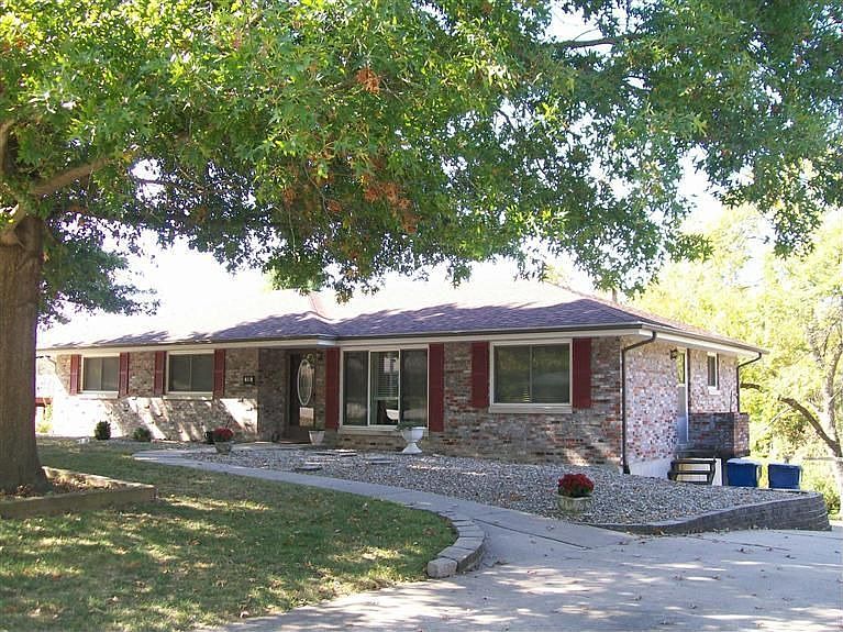 1st image of 216 Eastwood Dr