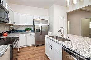 4th image of 115 W Lacy St