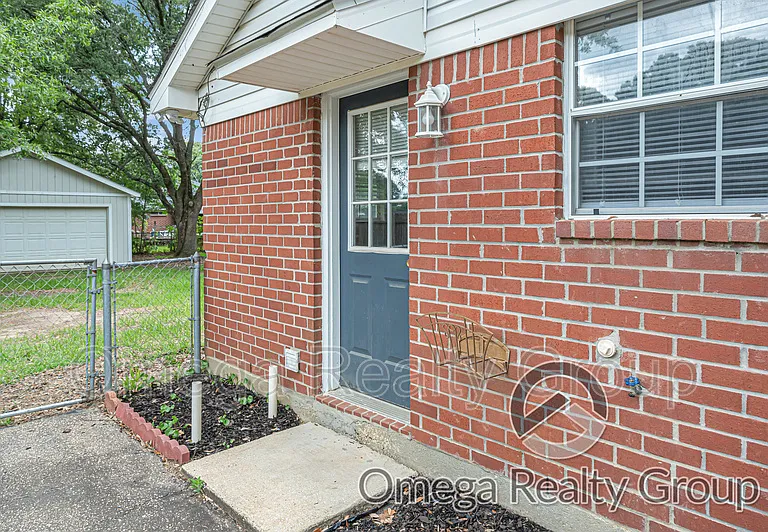 1380 Lexington Way — Photo 6