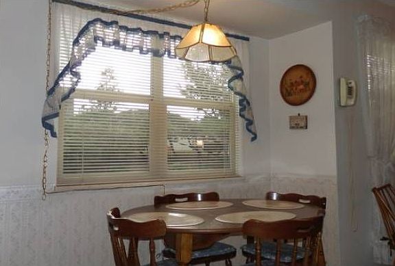 Kitchen Sitting Area