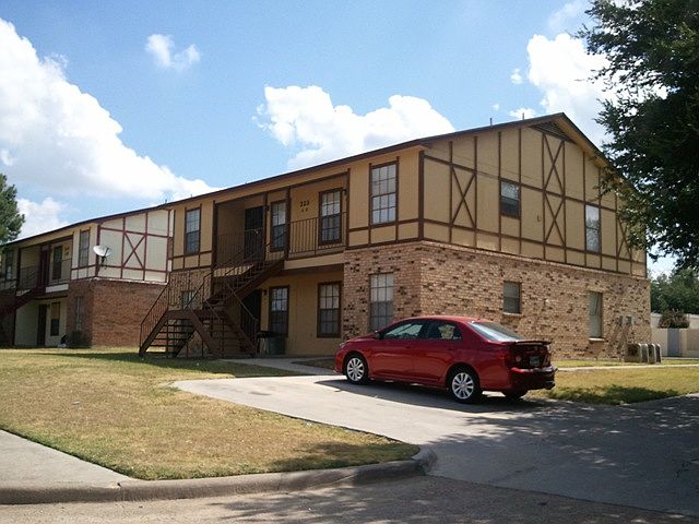 223 Roberts Circle - July 20 2011 - 1_04192013