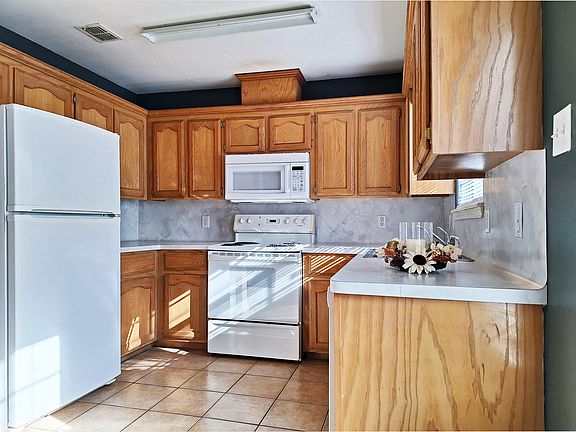 3rd image of 2502 Cervantes Ave APT 3
