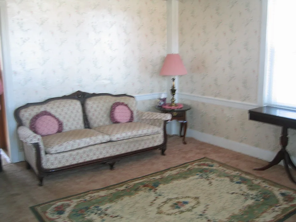 PARLOR/BEDROOM