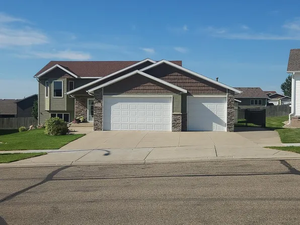 5606 Yukon Dr, Bismarck, ND 58503