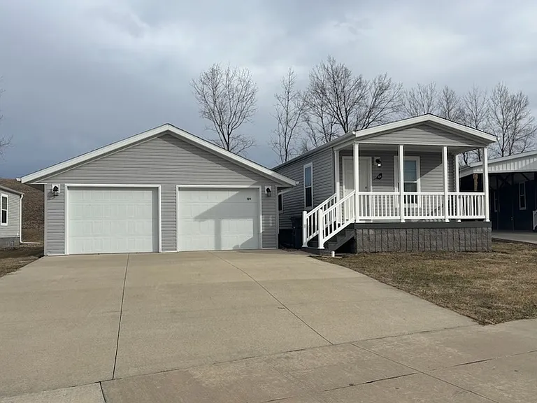 2500 E Linden Dr #129 — Photo 2