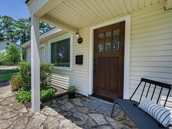 3rd image of 1074 Gardenia Dr