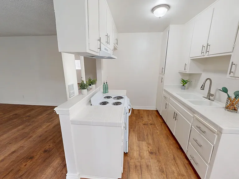 16220 Cornuta Apartments — Photo 32