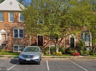 8821 Ridge Hollow Ct, Springfield, VA 22152