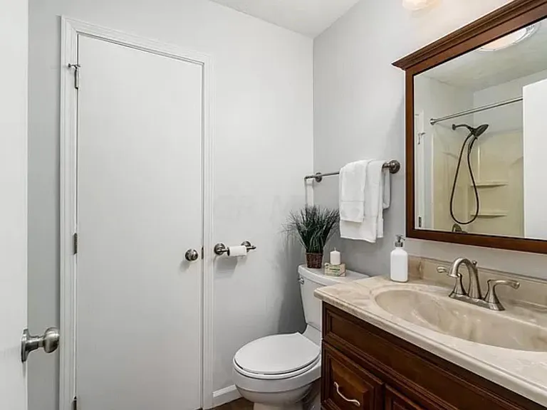 246 Jacqueline Dr — Photo 3