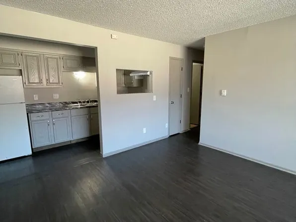 706 S 2nd Ave W APT 4, Newton, IA 50208
