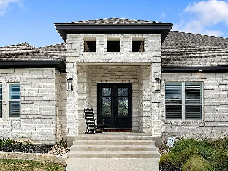 1102 Woodpark Ln — Photo 3