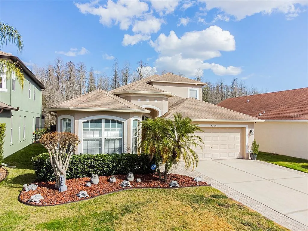 4 bed, 2586 sqft, $2,995 — Photo 1