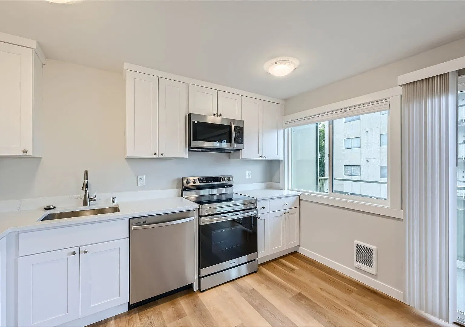 Four Seasons Apartments — Photo 1