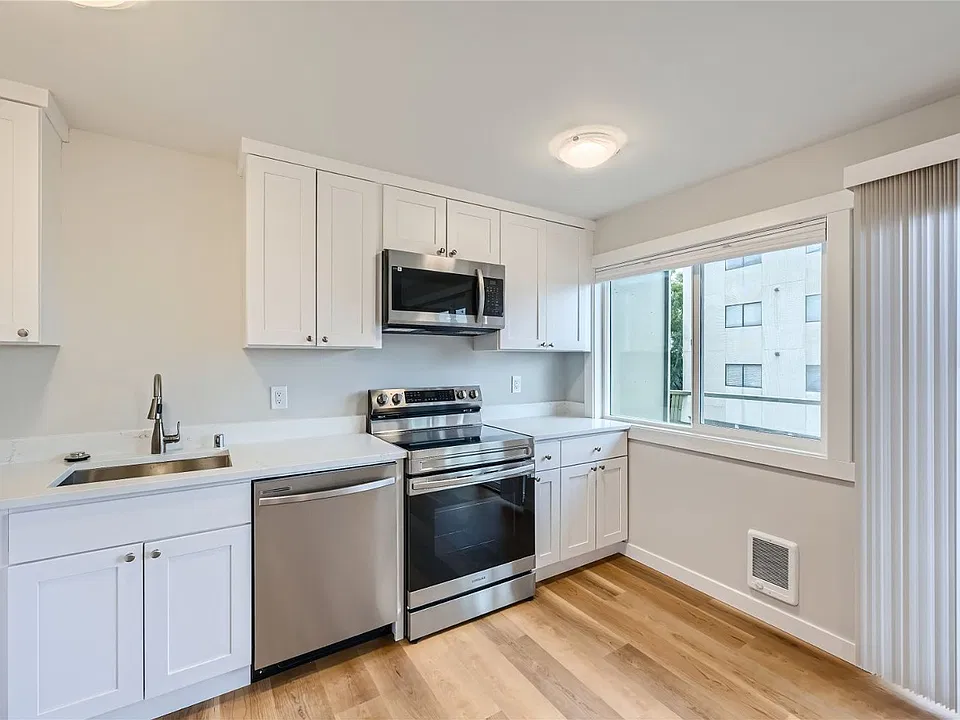 Four Seasons Apartments