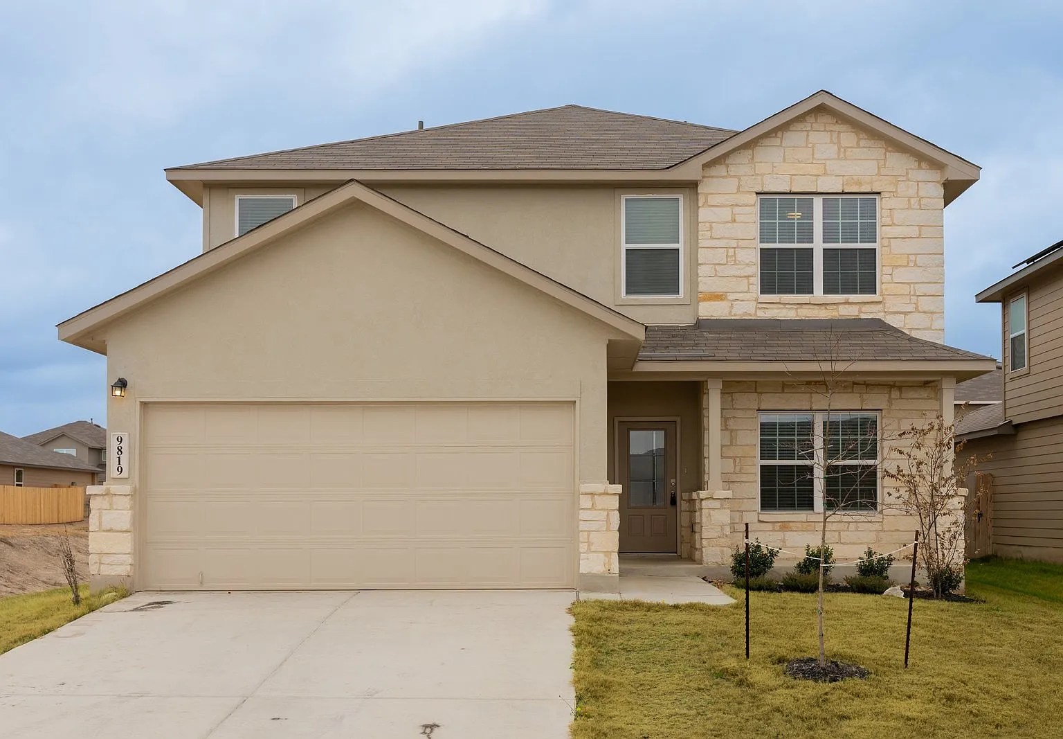 5 bed, 3.5 bath, 2680 sqft, $2,150 — Photo 1