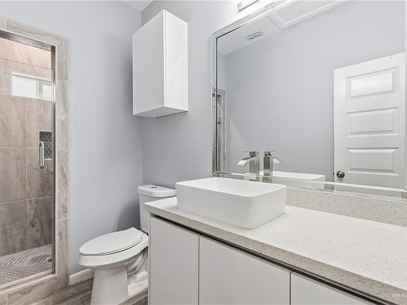 5th image of 1605 Angelina Dr #3