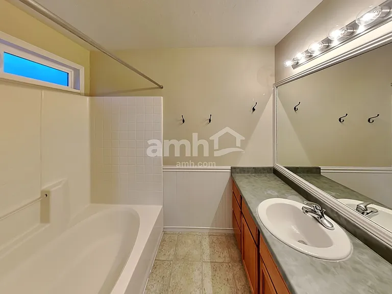 1015 W Westbury Ct — Photo 12