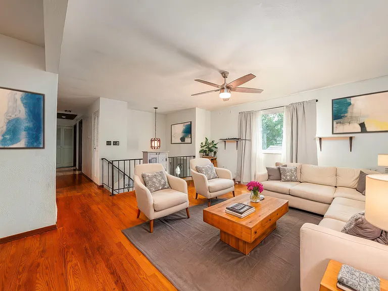466 Mohican Ave — Photo 4