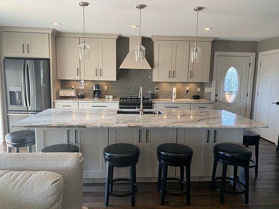 3rd image of 3812 Chapin Dr