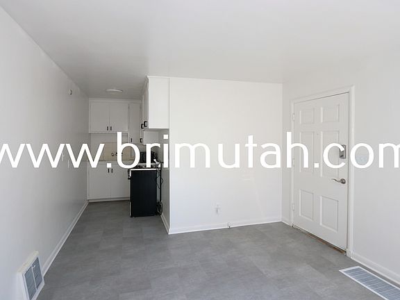 3rd image of 950 E Millcreek Way