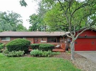 4942 W Park Dr, North Olmsted, OH