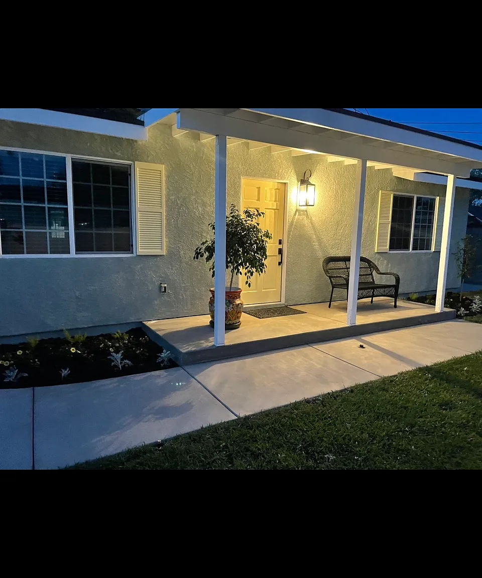 651 E Harvard Pl — Photo 3