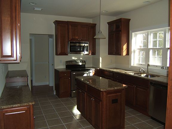 Kitchen w/tile flr, granite counters, Ctr Isl, cherry cabinets & SS appliances