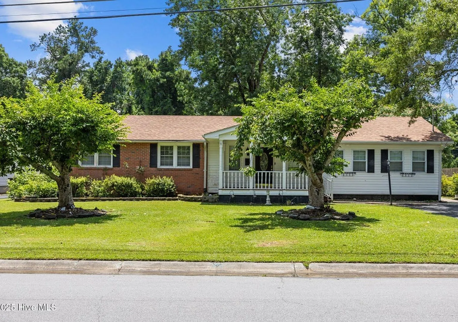 Spacious updated home in Jax - Pet Friendly - Great Location — Photo 1