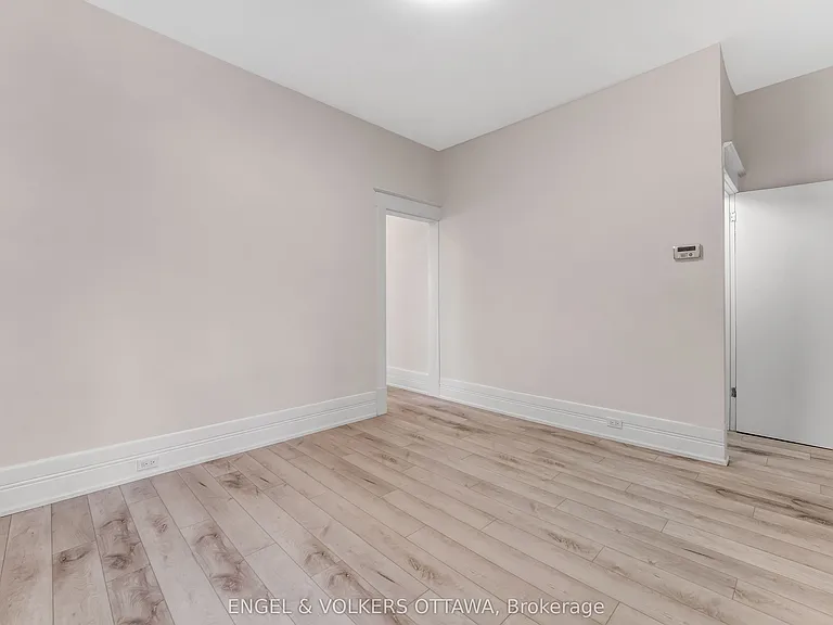 170 Ivy Cres #2 — Photo 8