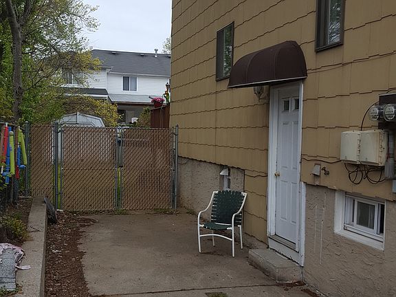 2nd image of 39 Roswell Ave