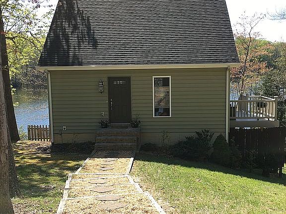 4th image of 226 Hidden Lake Dr