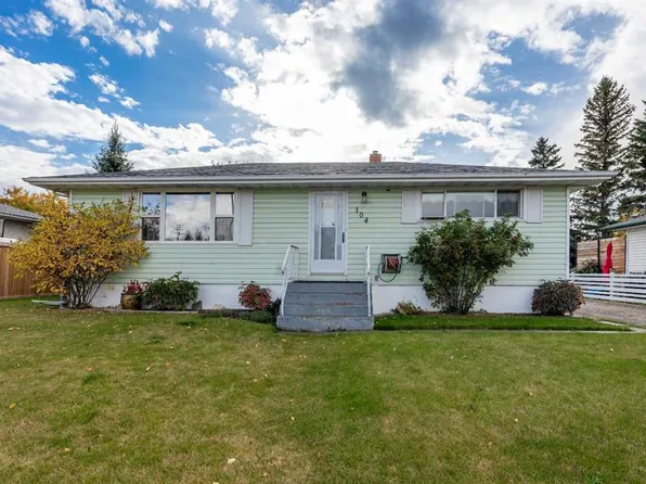 104 E Fraser St, Hinton, AB T7V 1B7