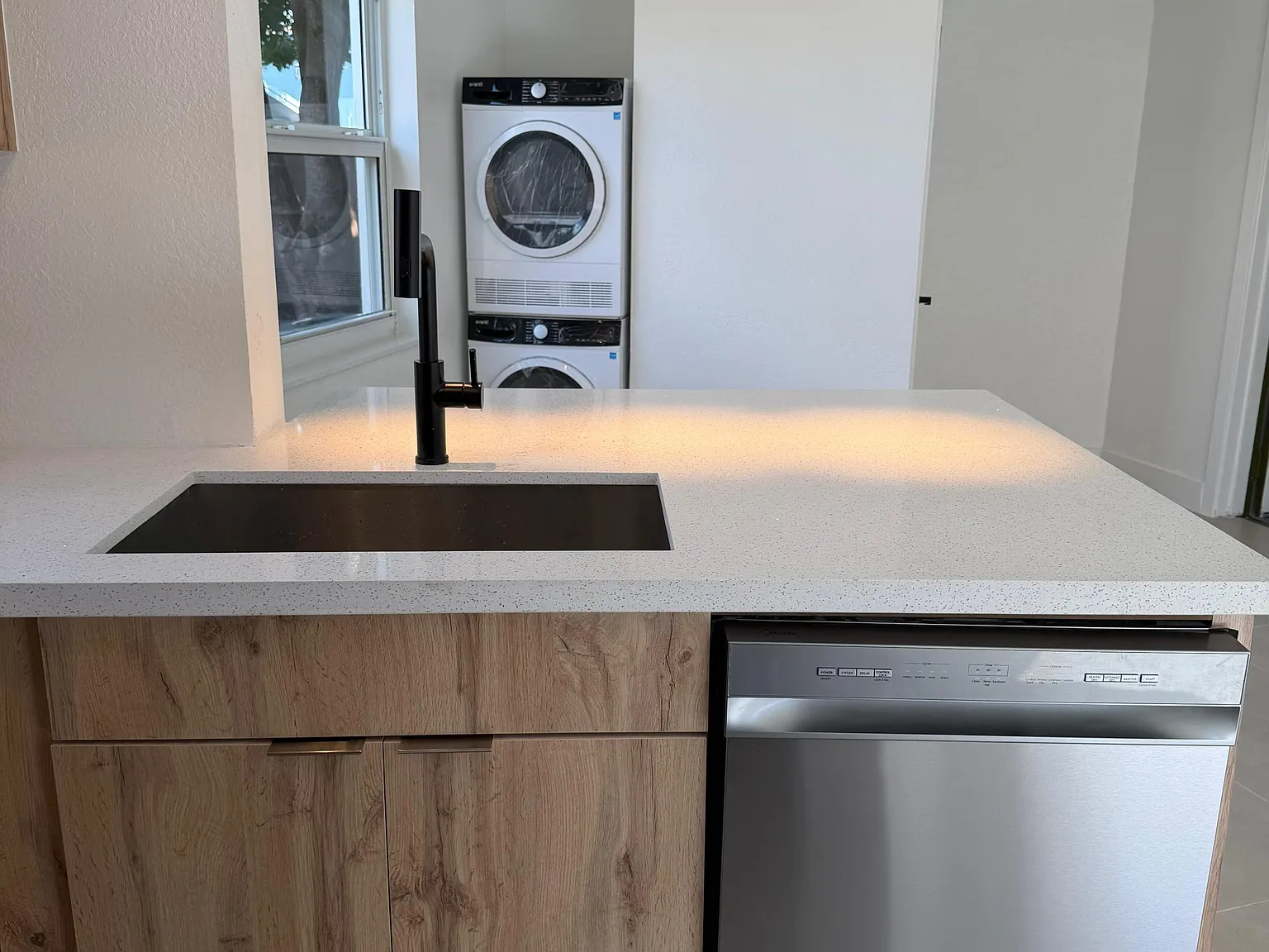 2 bed, 750 sqft, $2,100 — Photo 4