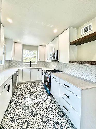 3300 Tom Green St #4 Photo 1
