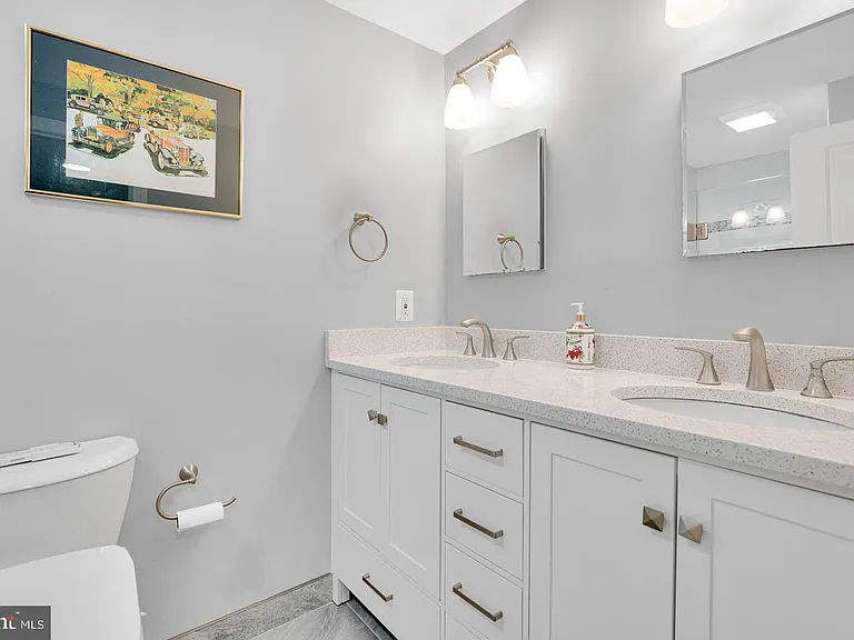 7515 Cayuga Ave — Photo 10