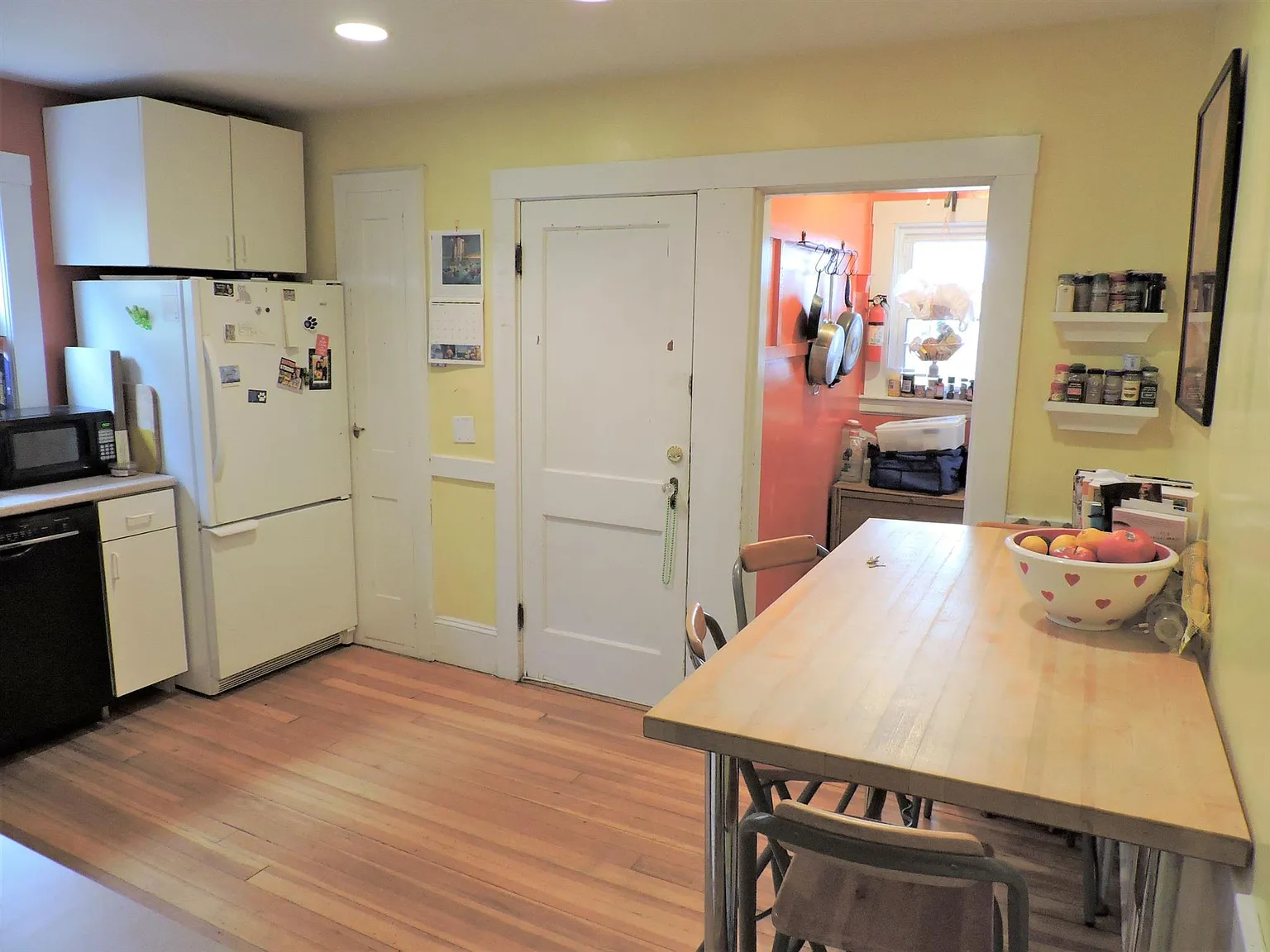 3 bed, 1287 sqft, $4,200 — Photo 2